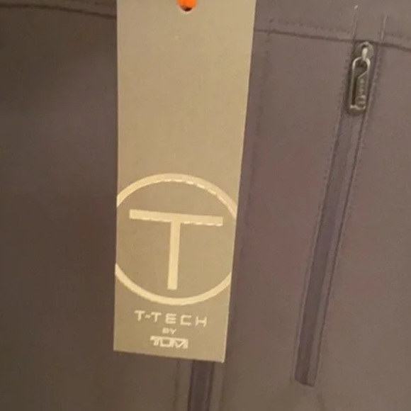 Men’s size Medium black Tumi soft shell jacket (like a Northface/Patagonia). - Picture 5 of 6